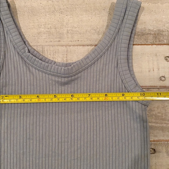 Dynamic Basic Gray Ribbed Tank Top - Picture 2 of 5